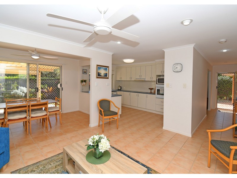 9 Gatakers Lane, Point Vernon QLD 4655