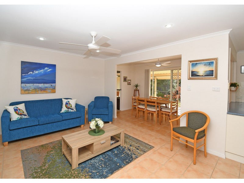 9 Gatakers Lane, Point Vernon QLD 4655