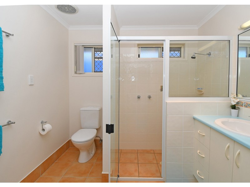 9 Gatakers Lane, Point Vernon QLD 4655