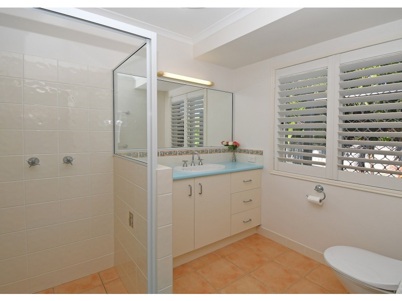 9 Gatakers Lane, Point Vernon QLD 4655