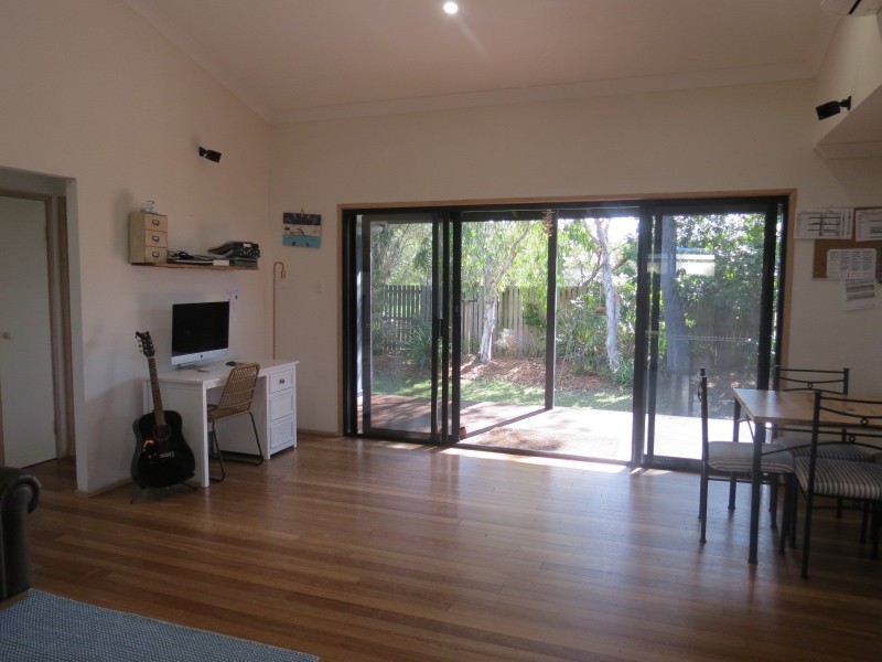 4 Chantilly Street, Urangan QLD 4655