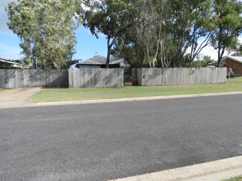 4 Chantilly Street, Urangan QLD 4655