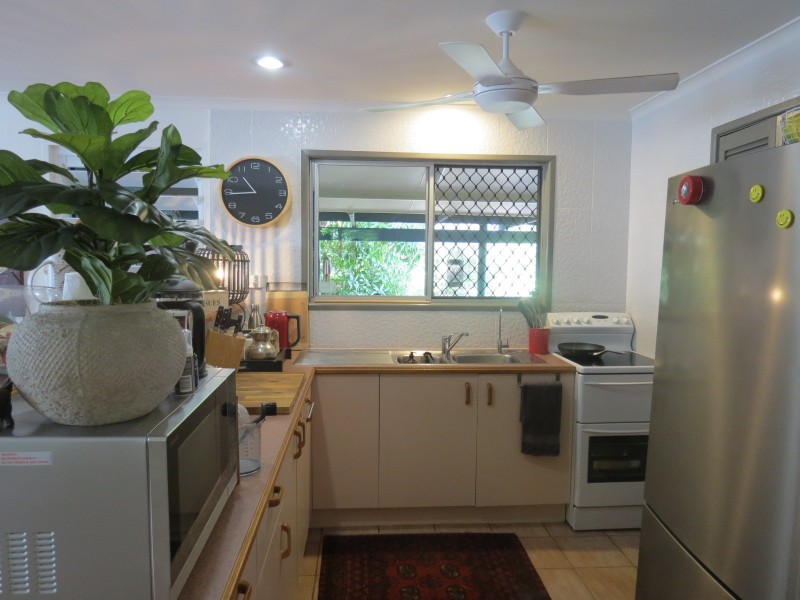 4 Barry Street, Torquay QLD 4655