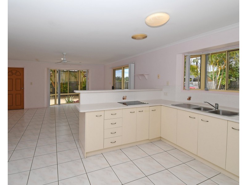 3 Cleo Court, Torquay QLD 4655