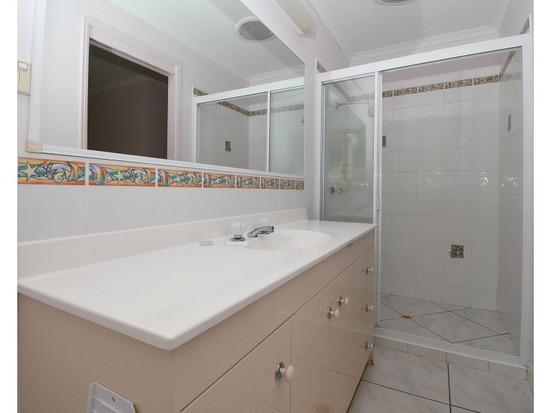 3 Cleo Court, Torquay QLD 4655