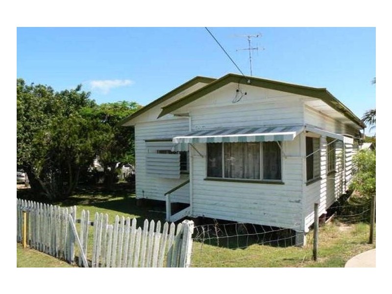 28 Kent Street, Urangan QLD 4655