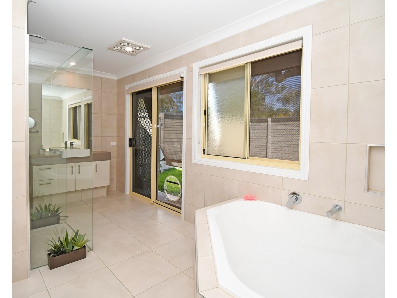 6 Rosewood Avenue, Wondunna QLD 4655