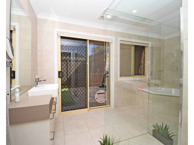 6 Rosewood Avenue, Wondunna QLD 4655