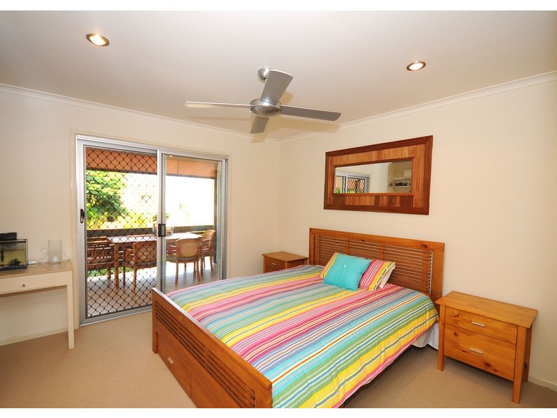 18 Shell Street, Urangan QLD 4655