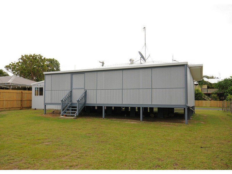 120 Limpus Street, Urangan QLD 4655