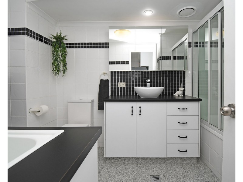 10/407 Esplanade, Torquay QLD 4655