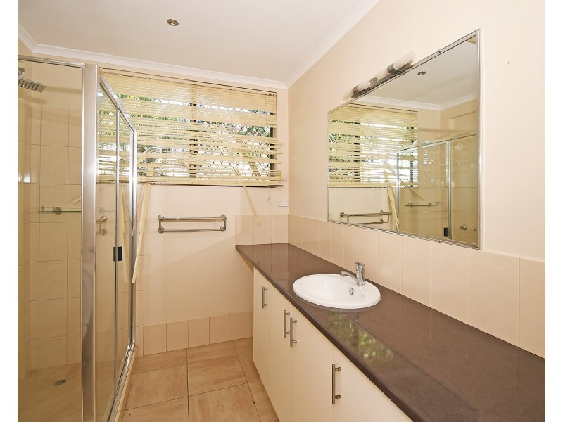 15 Flinders Street, Point Vernon QLD 4655