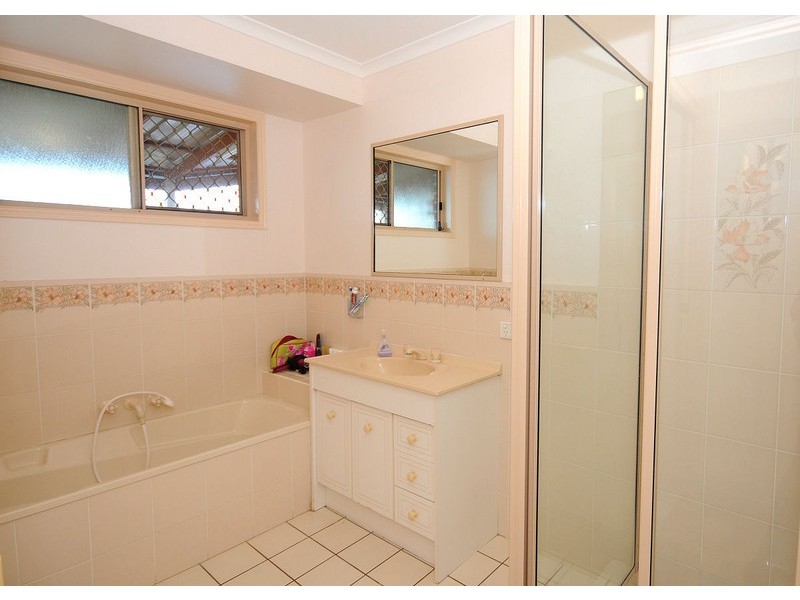 24 Masters Court, Urraween QLD 4655