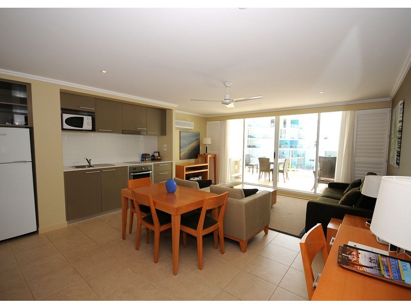 Unit 106/569 Esplanade, Urangan QLD 4655