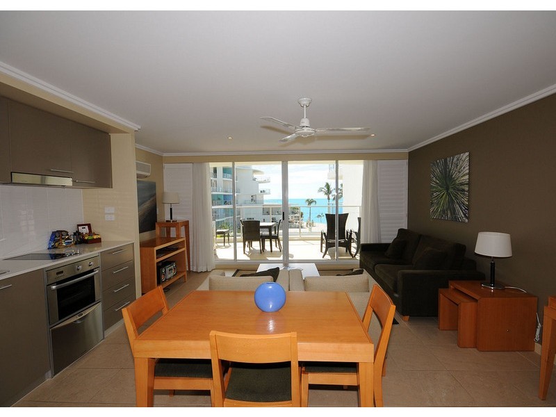Unit 106/569 Esplanade, Urangan QLD 4655