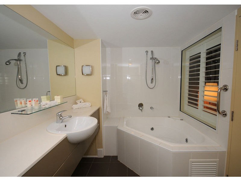 Unit 106/569 Esplanade, Urangan QLD 4655