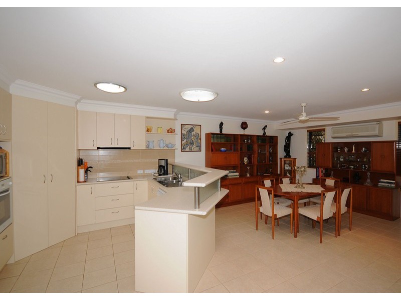 11 Montrose Cl, Point Vernon QLD 4655