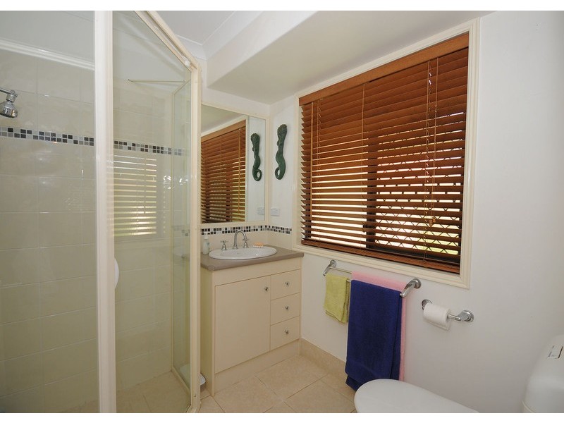 11 Montrose Cl, Point Vernon QLD 4655