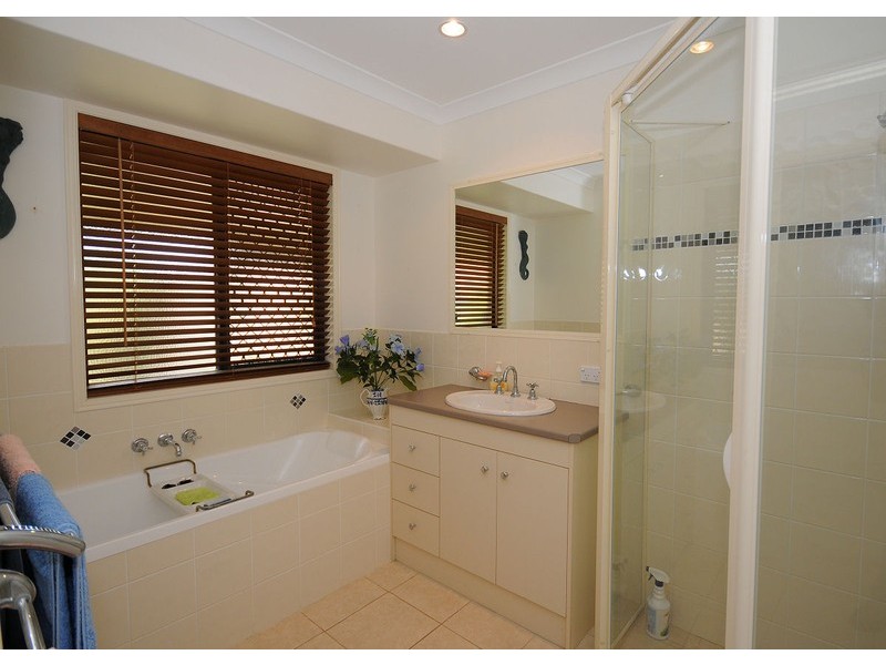 11 Montrose Cl, Point Vernon QLD 4655