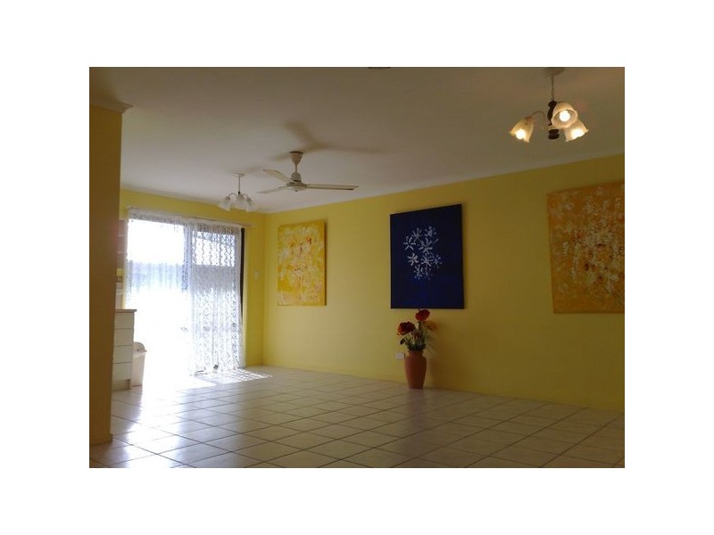 7 Aimee Dr, Urangan QLD 4655