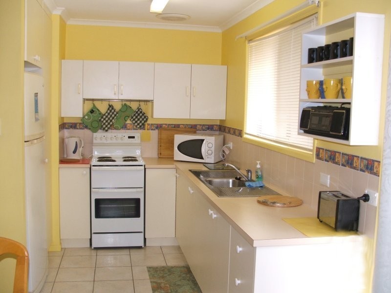 7 Aimee Dr, Urangan QLD 4655
