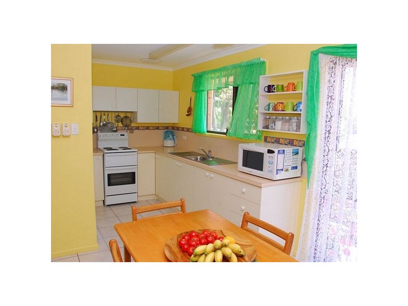 7 Aimee Dr, Urangan QLD 4655