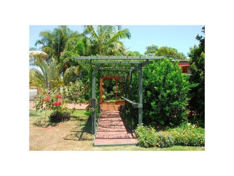 7 Aimee Dr, Urangan QLD 4655