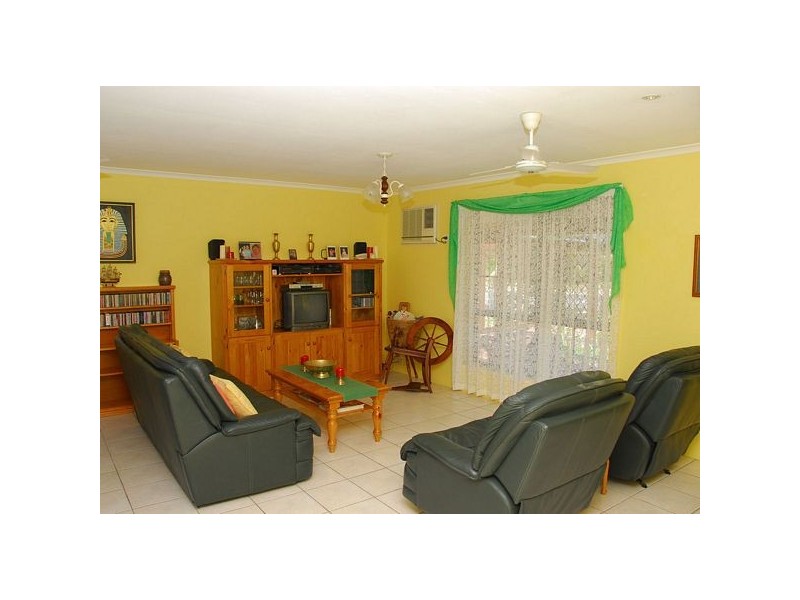 7 Aimee Dr, Urangan QLD 4655