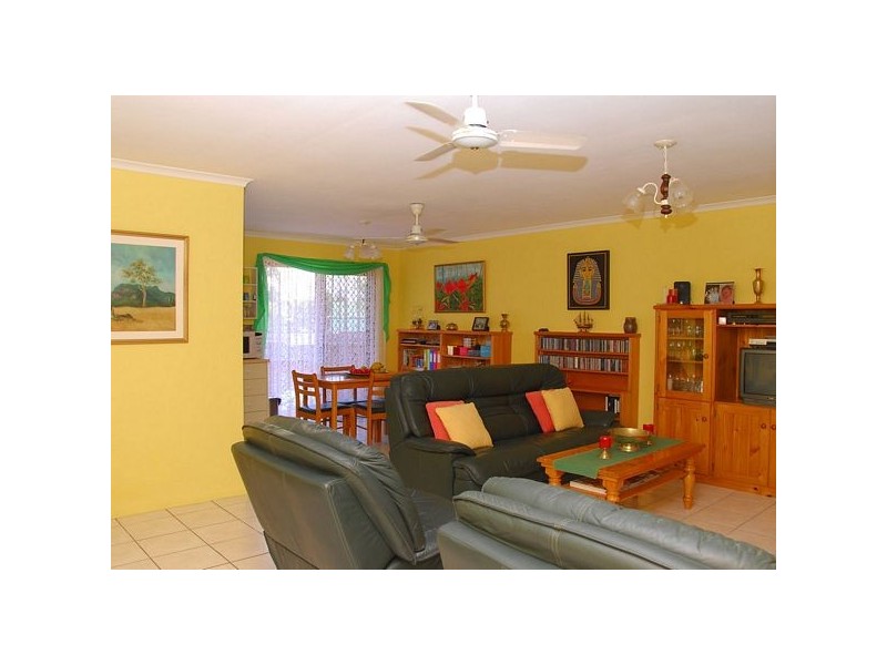 7 Aimee Dr, Urangan QLD 4655