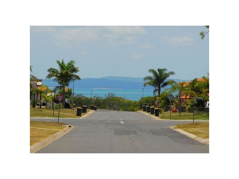 7 Aimee Dr, Urangan QLD 4655