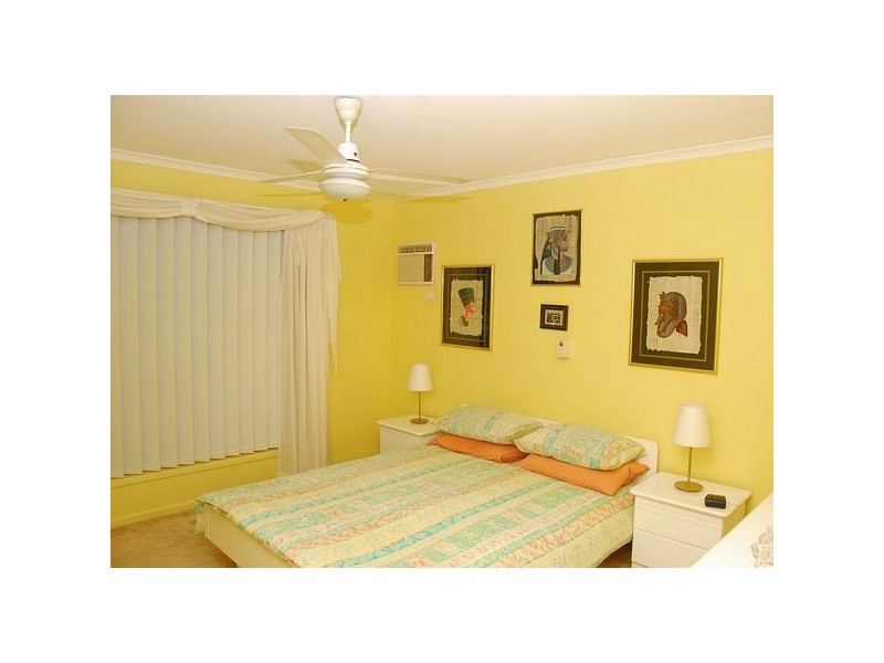 7 Aimee Dr, Urangan QLD 4655