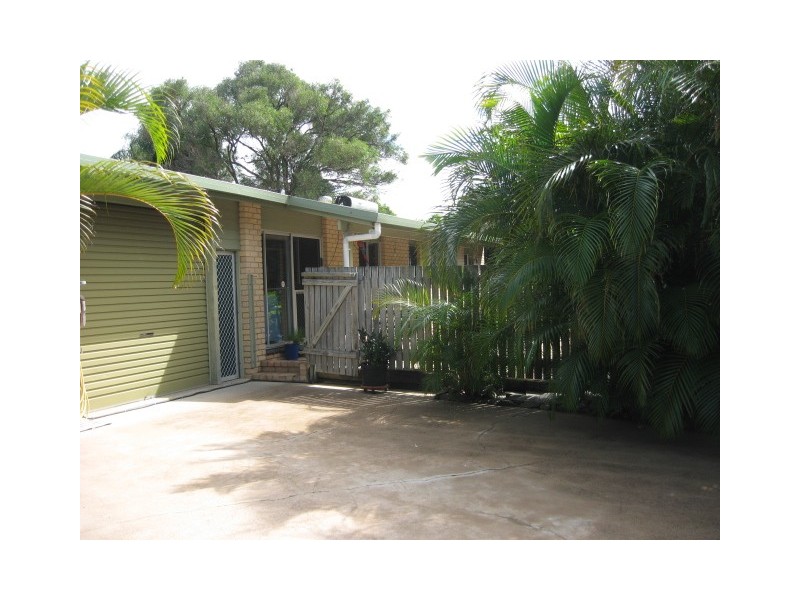 19 Limpus St, Urangan QLD 4655