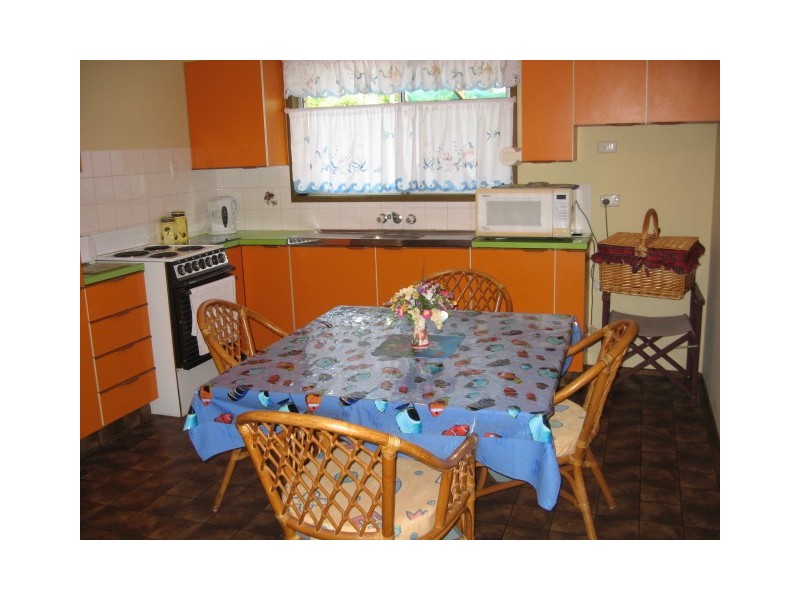 19 Limpus St, Urangan QLD 4655