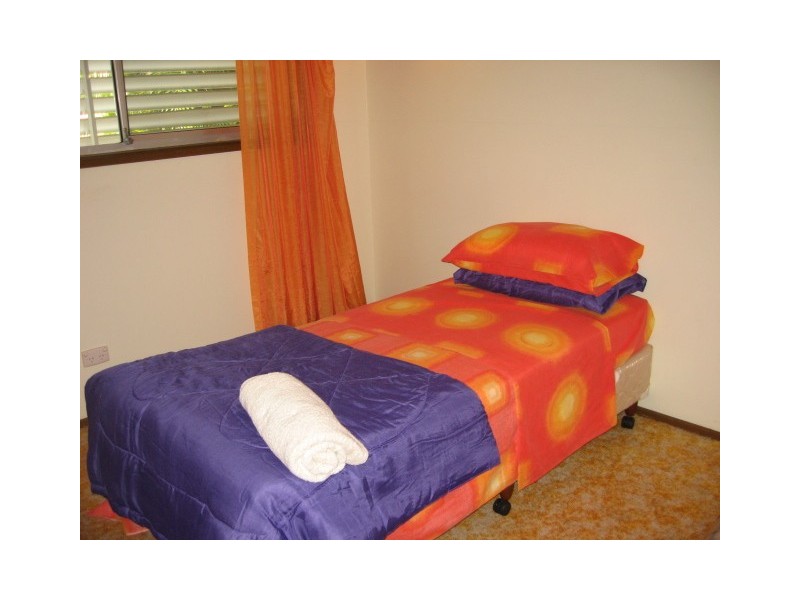 19 Limpus St, Urangan QLD 4655