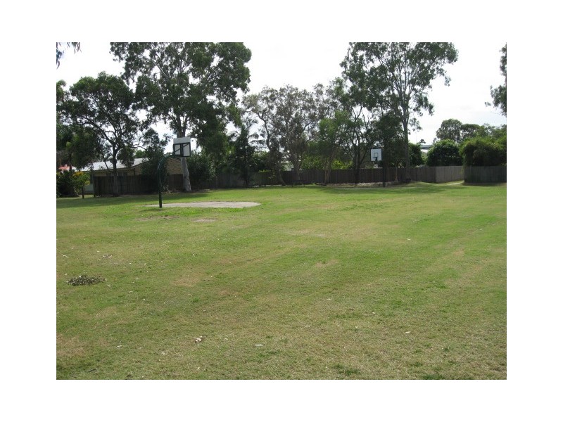 19 Limpus St, Urangan QLD 4655