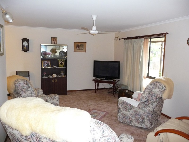 9 Moonbi St, Scarness QLD 4655