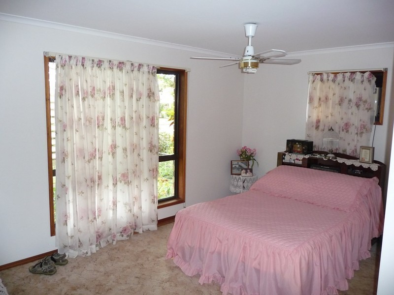 9 Moonbi St, Scarness QLD 4655