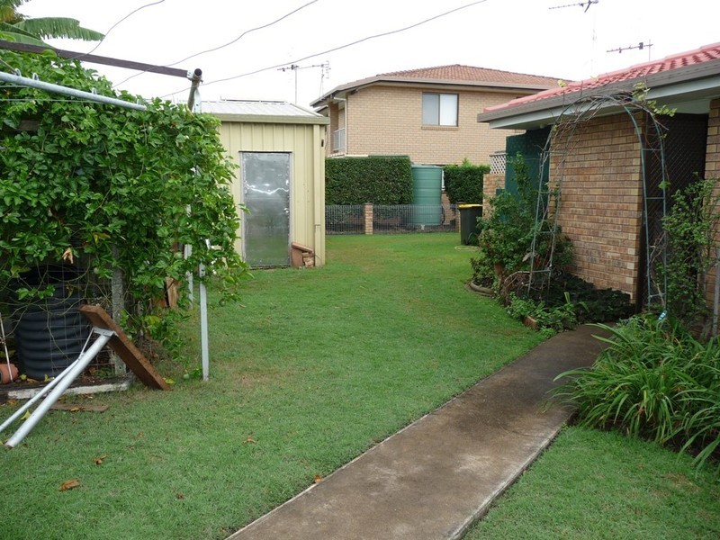 9 Moonbi St, Scarness QLD 4655