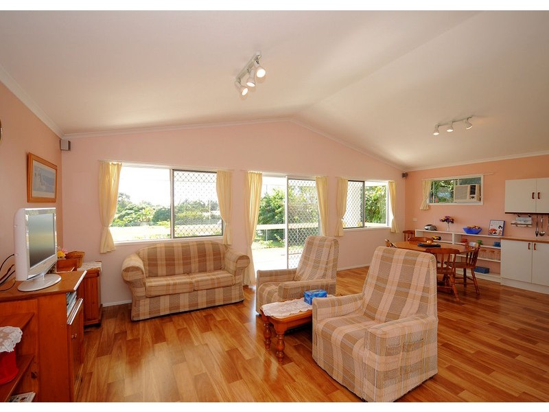 659  Boat Harbour Drive, Urangan QLD 4655