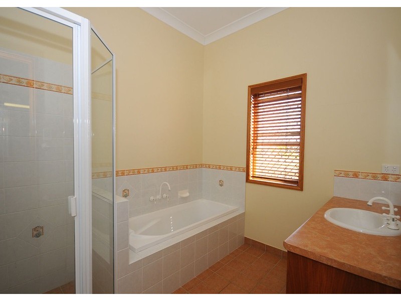 27 Sandalwood Drive, Wondunna QLD 4655