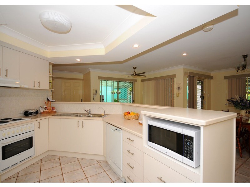 4 Haupt Ave, Pialba QLD 4655