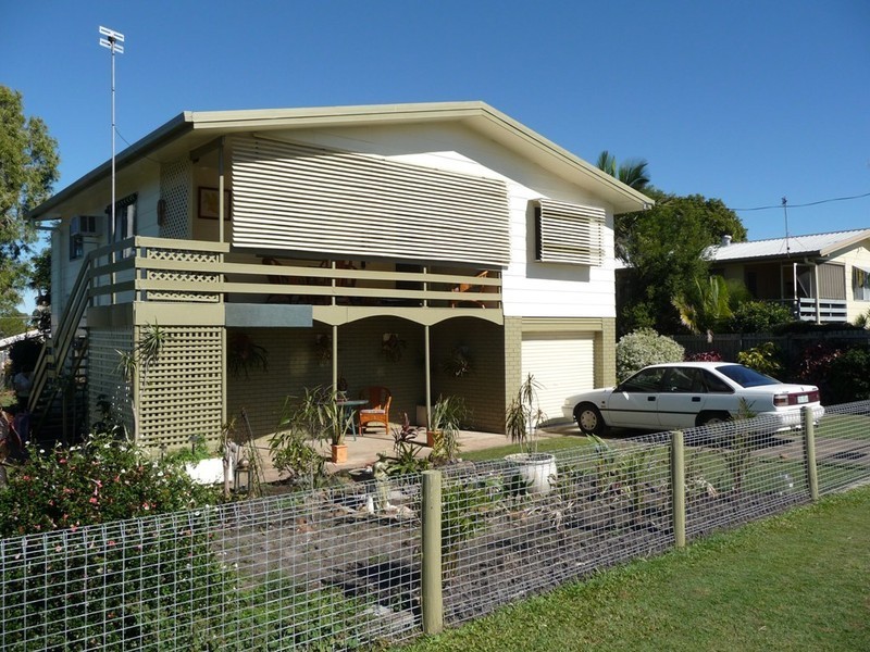 13 Paradise Street, Point Vernon QLD 4655