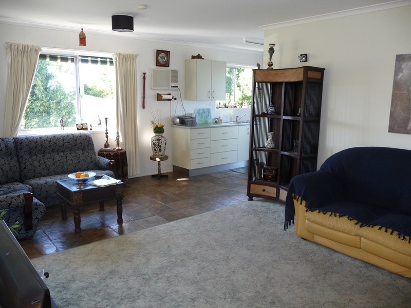 13 Paradise Street, Point Vernon QLD 4655