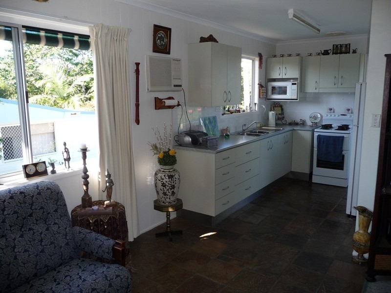 13 Paradise Street, Point Vernon QLD 4655