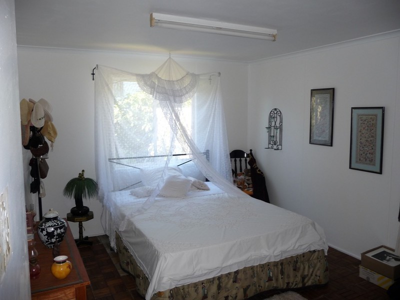 13 Paradise Street, Point Vernon QLD 4655