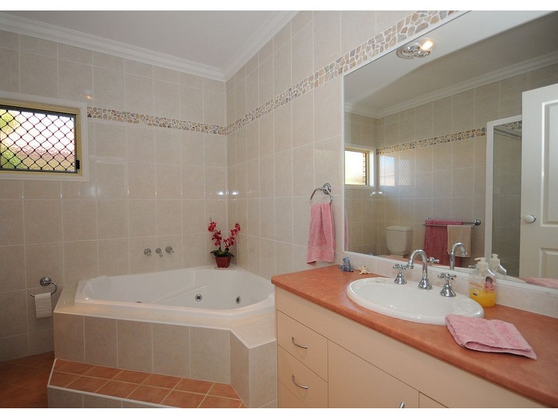 14 Jonwest Close, Torquay QLD 4655