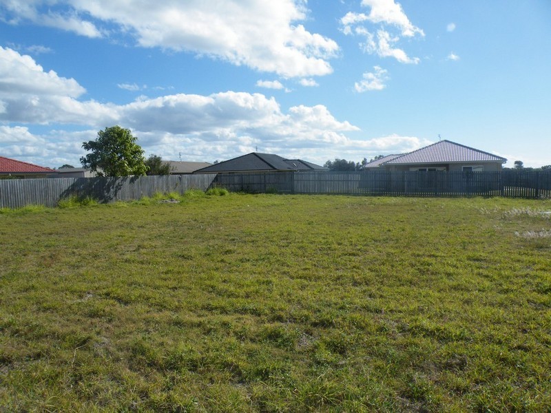 10 Anchorage Cct, Point Vernon QLD 4655