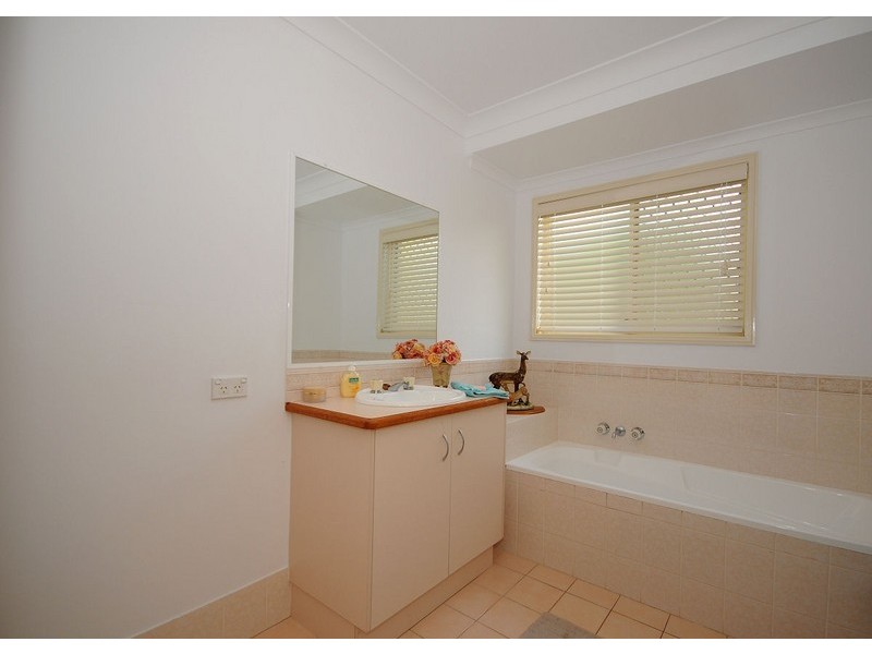 57 Long St, Point Vernon QLD 4655