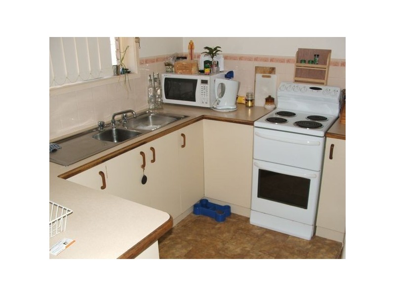 37 Aimee Dr, Urangan QLD 4655