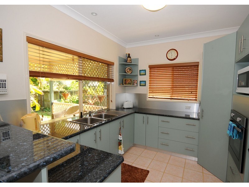 57. Long St, Point Vernon QLD 4655